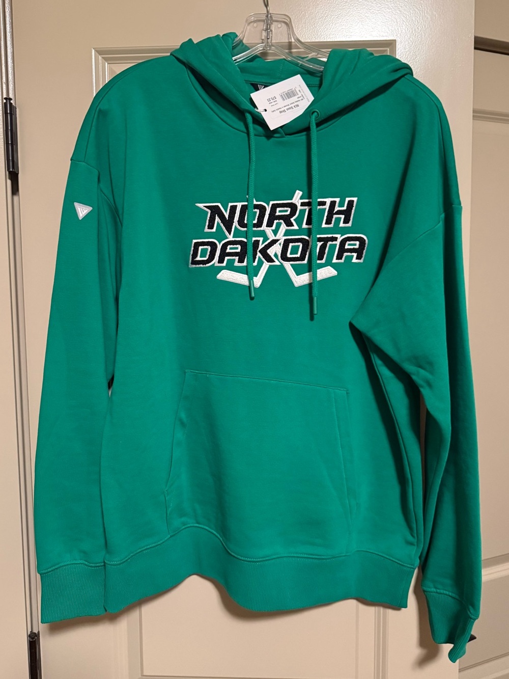 North Dakota Hockey Green Pullover Hoodie Sweater - Women’s Large